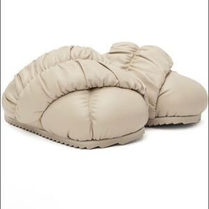 Retail $415 YUME YUME Cozy Beige Quilted Mules. EU 39/US 8, Brand new with bag.